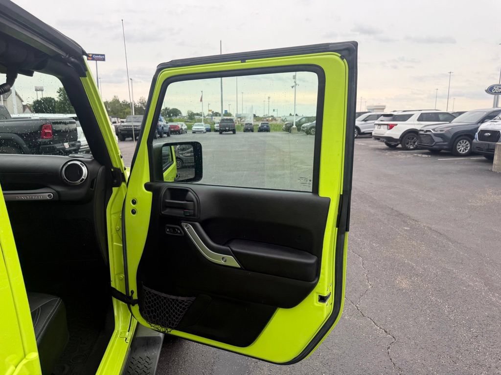 Used 2017 Jeep Wrangler Unlimited Sahara w/ Dual Top Group AWD/4WD image 56