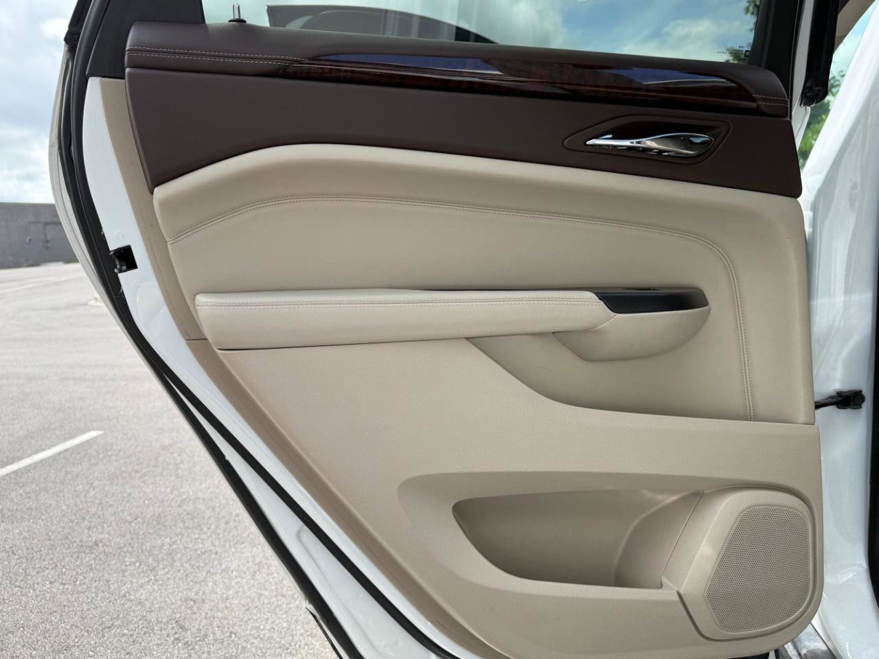 Used 2016 Cadillac SRX Luxury w/ Driver Awareness Package AWD/4WD image 32