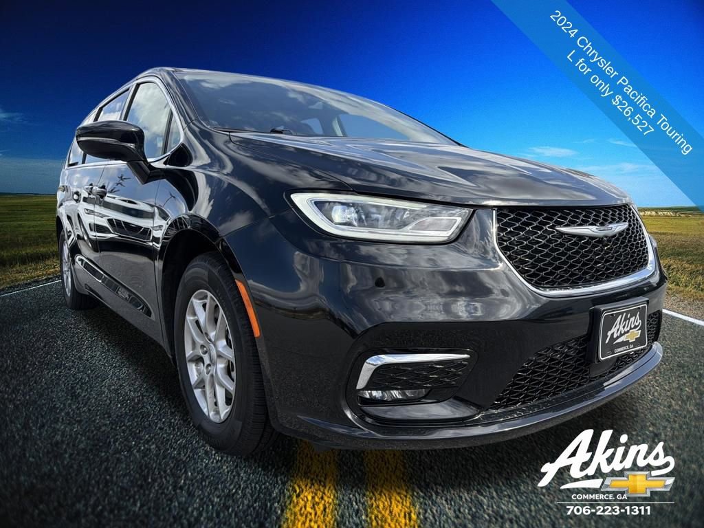Used 2024 Chrysler Pacifica Touring-L image 3