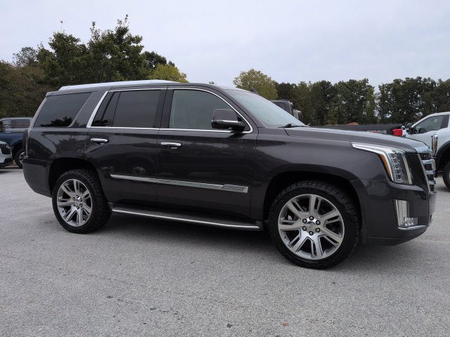 Used 2015 Cadillac Escalade Luxury AWD/4WD image 2