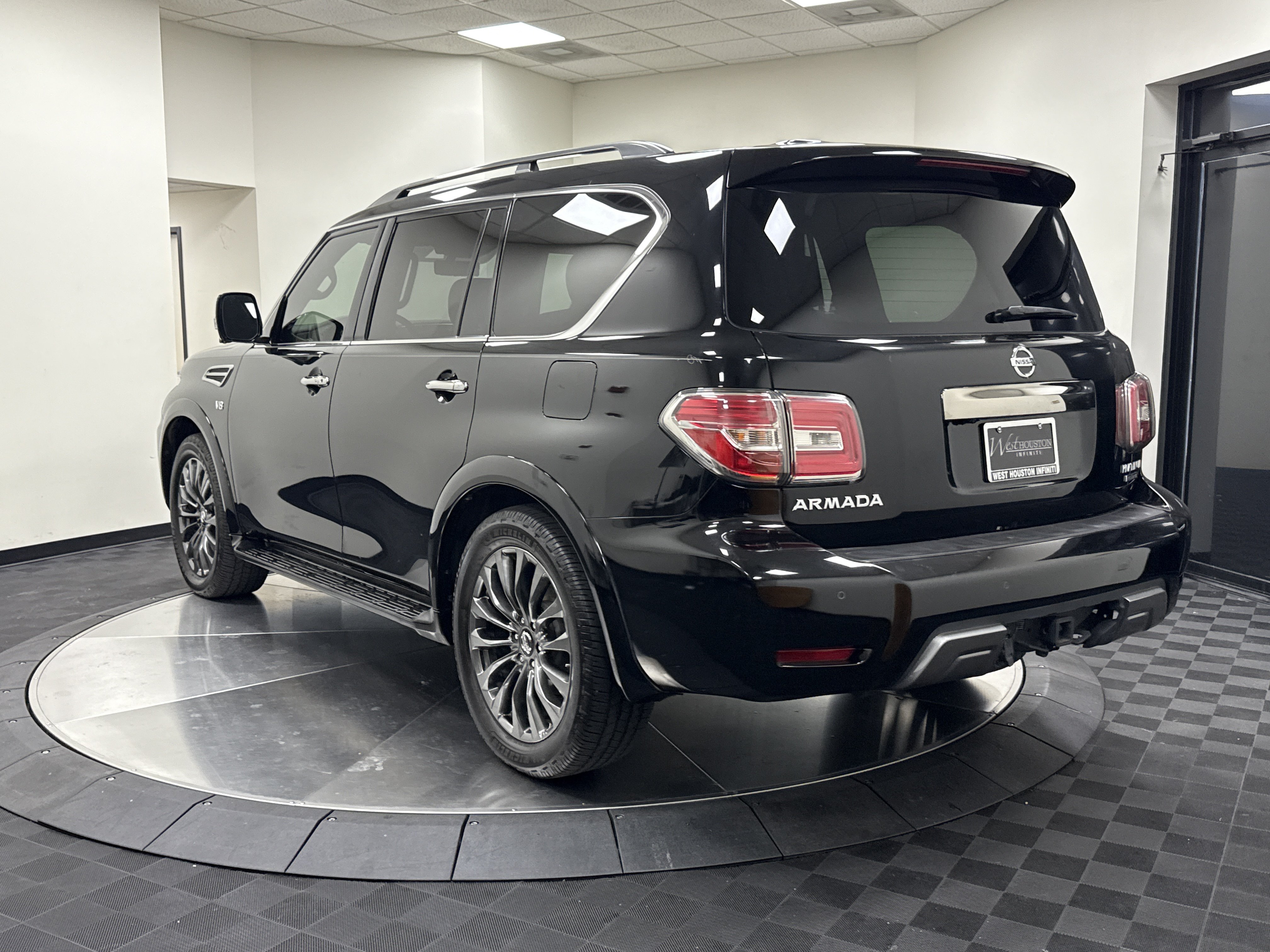 Used 2020 Nissan Armada Platinum w/ Platinum Reserve Package RWD image 5