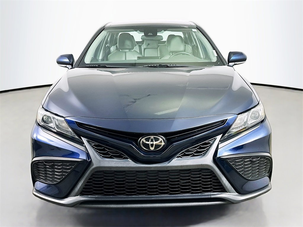 Used 2021 Toyota Camry SE image 2