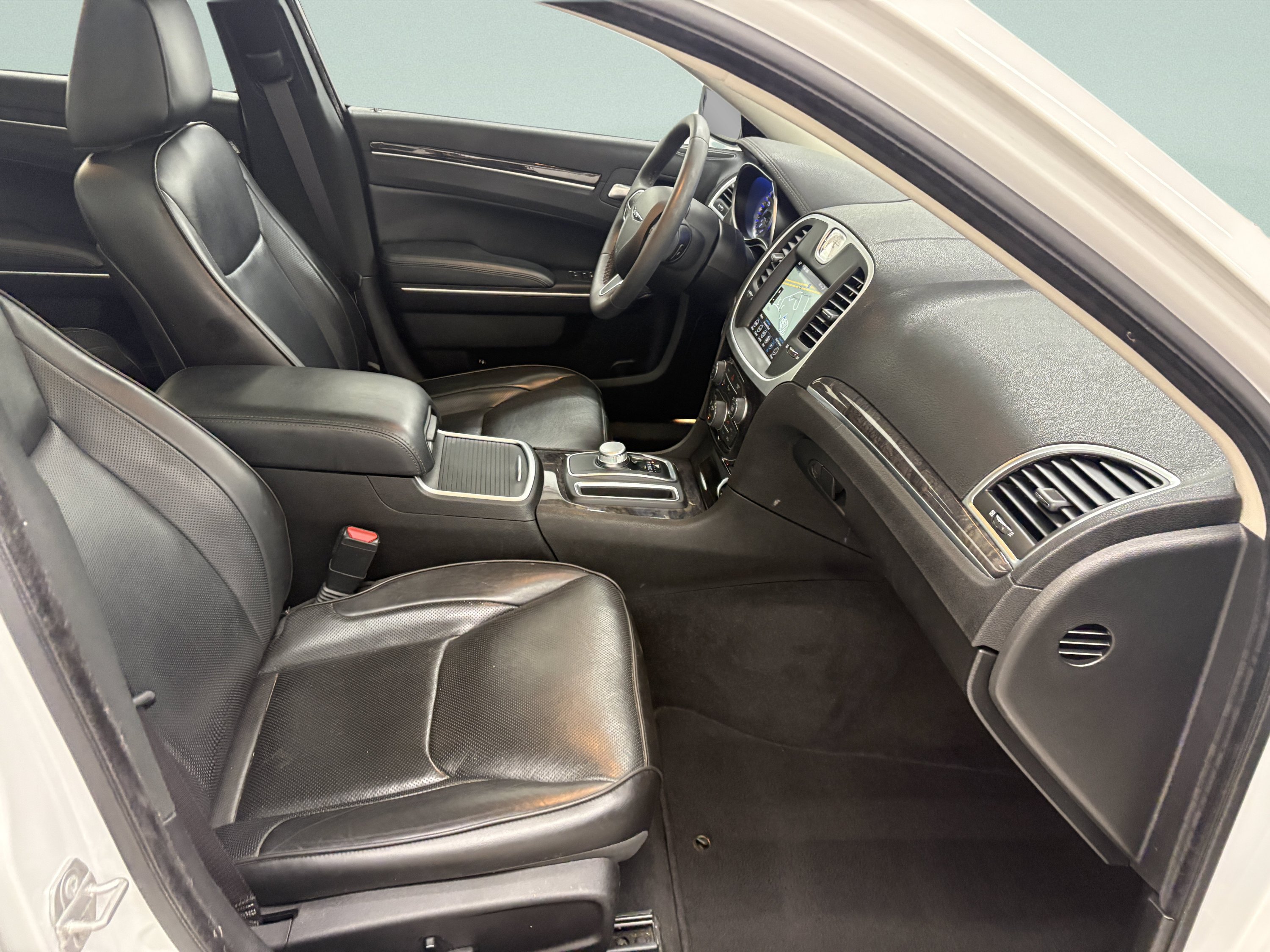 Used 2023 Chrysler 300 Touring L w/ Popular Equipment Group RWD image 26