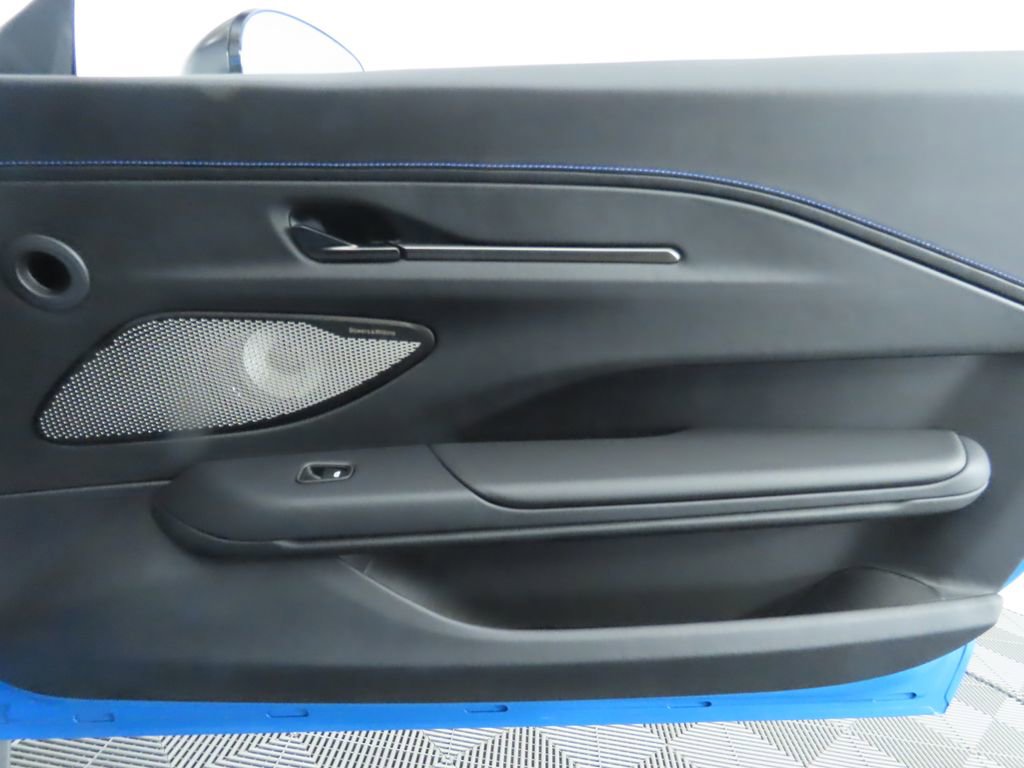 Used 2025 Aston Martin V8 Vantage Coupe image 23