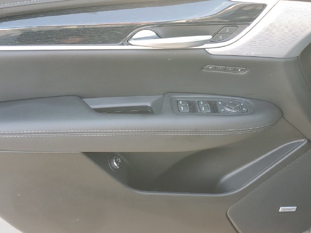 Used 2025 Cadillac XT5 Premium Luxury w/ Technology Package AWD/4WD image 11