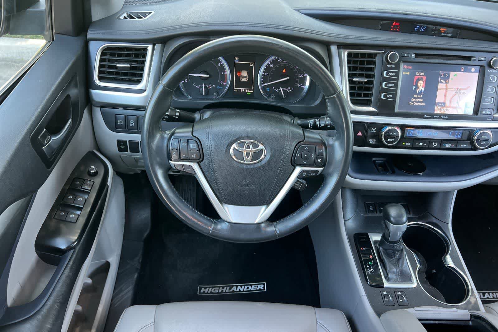 Used 2019 Toyota Highlander XLE FWD image 16