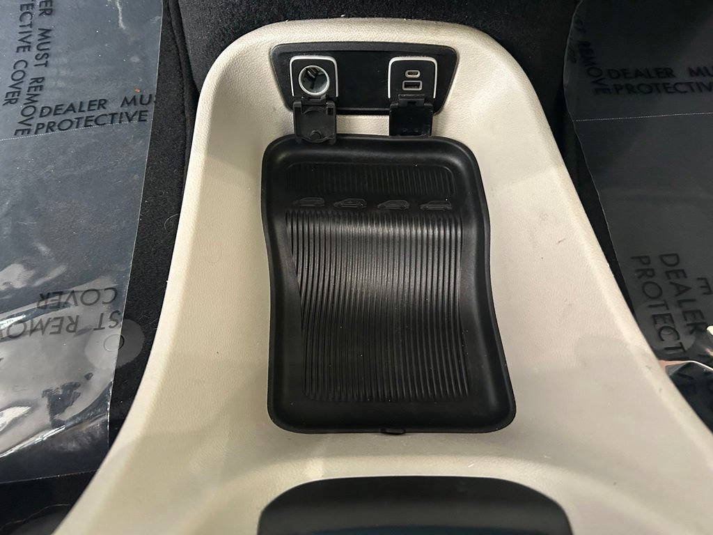 Used 2021 Chrysler Voyager Lxi FWD image 49