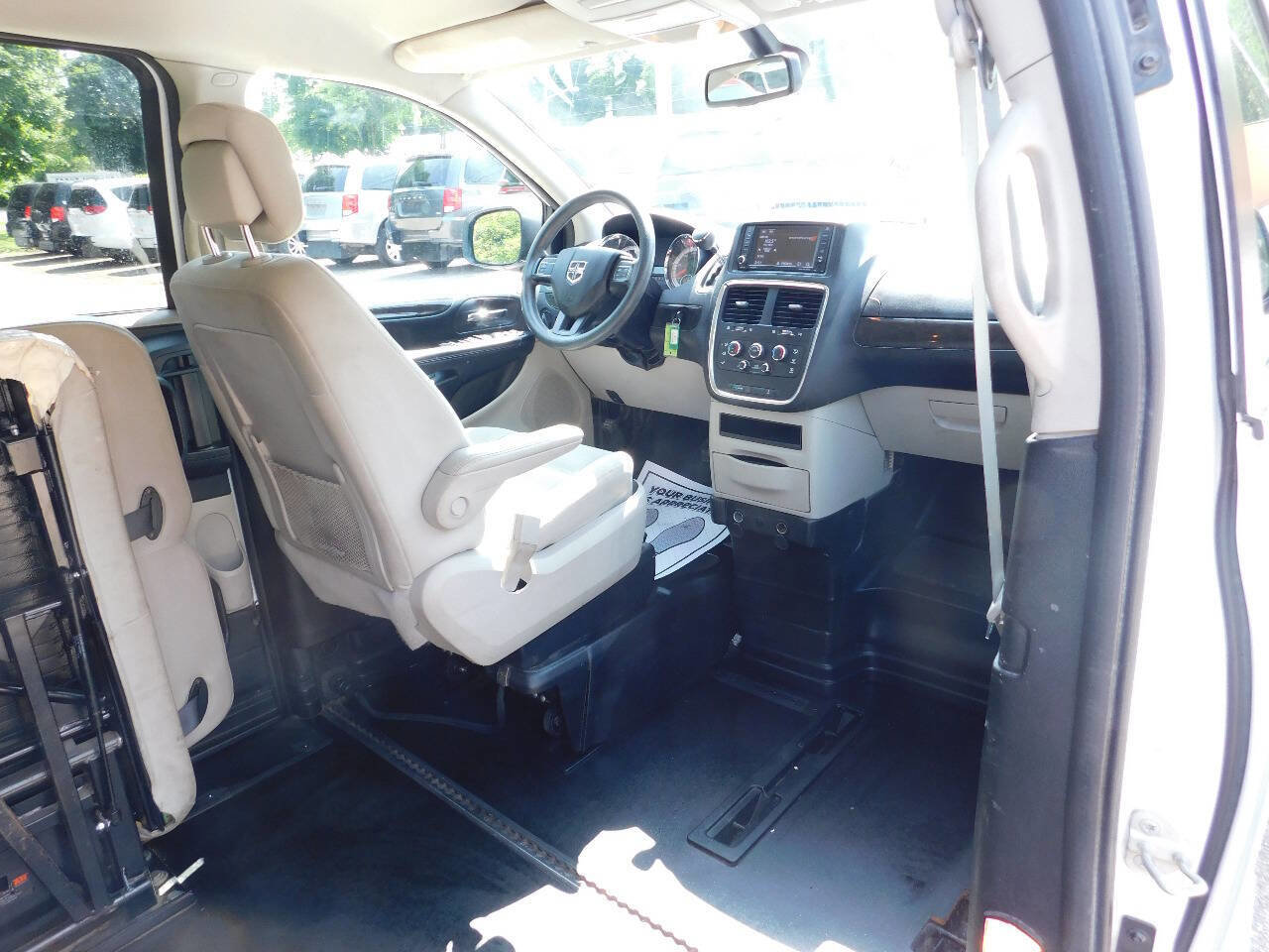 Used 2019 Dodge Grand Caravan SE image 6