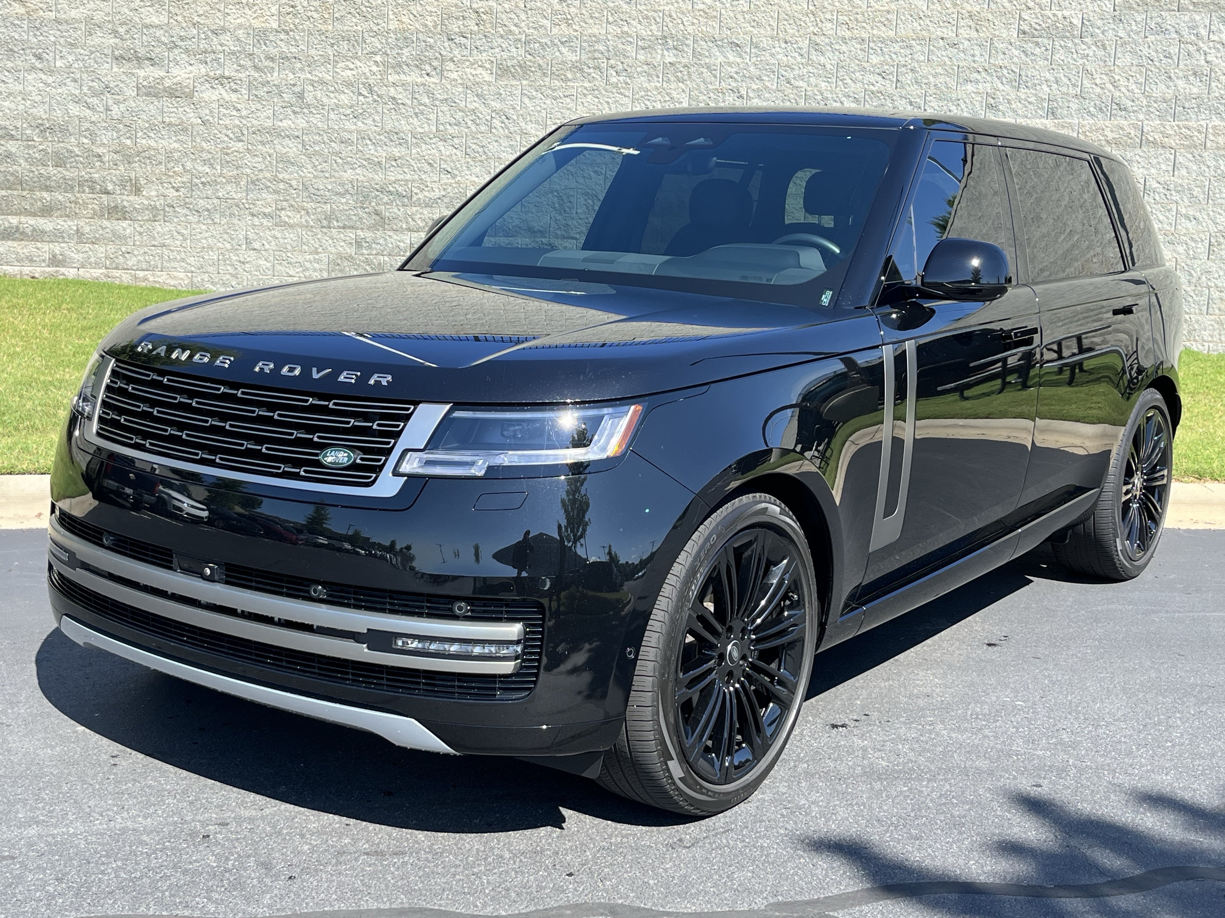Certified 2024 Land Rover Range Rover Long Wheelbase SE AWD/4WD image 1