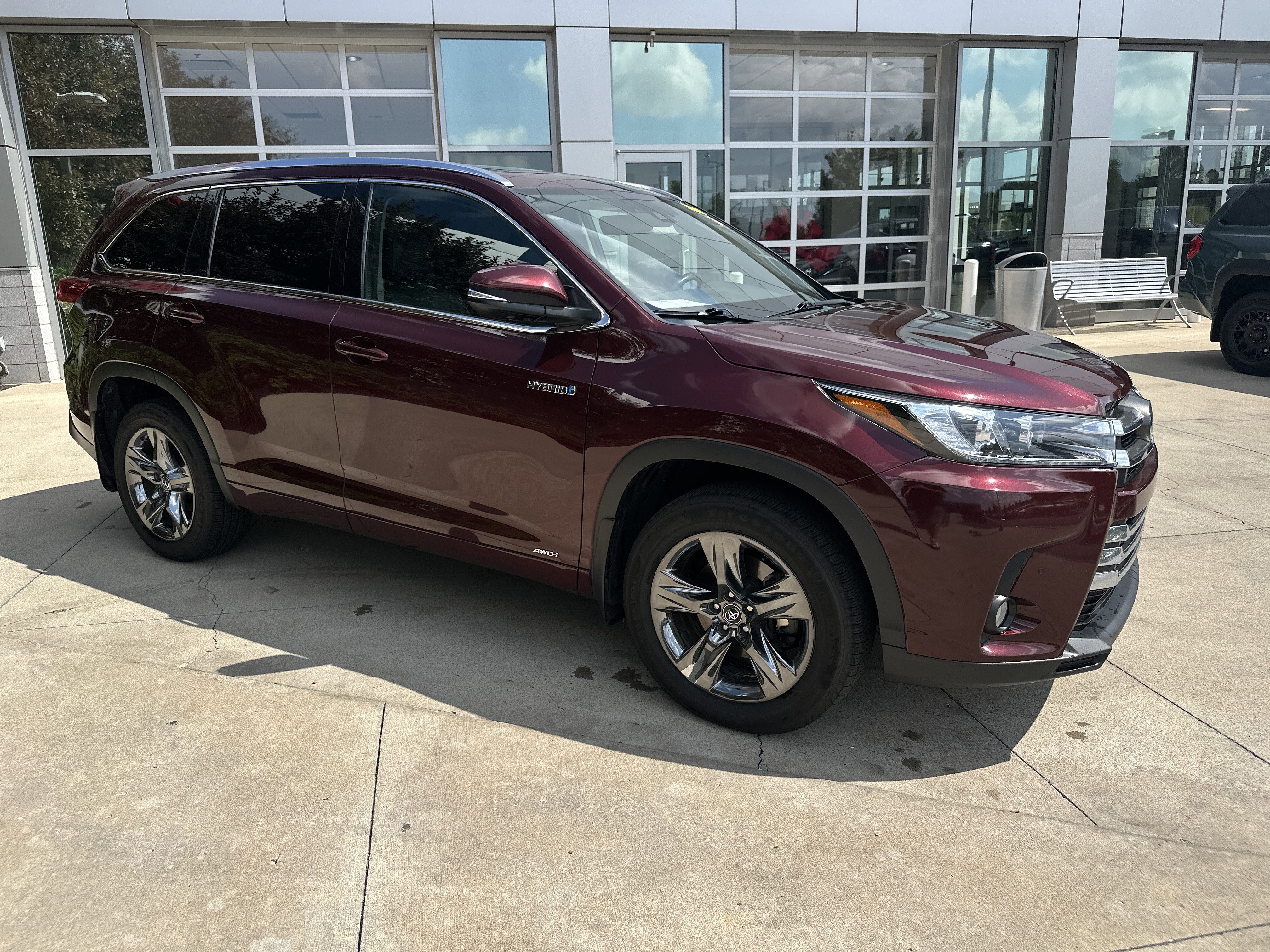Used 2017 Toyota Highlander Limited Platinum AWD/4WD image 2