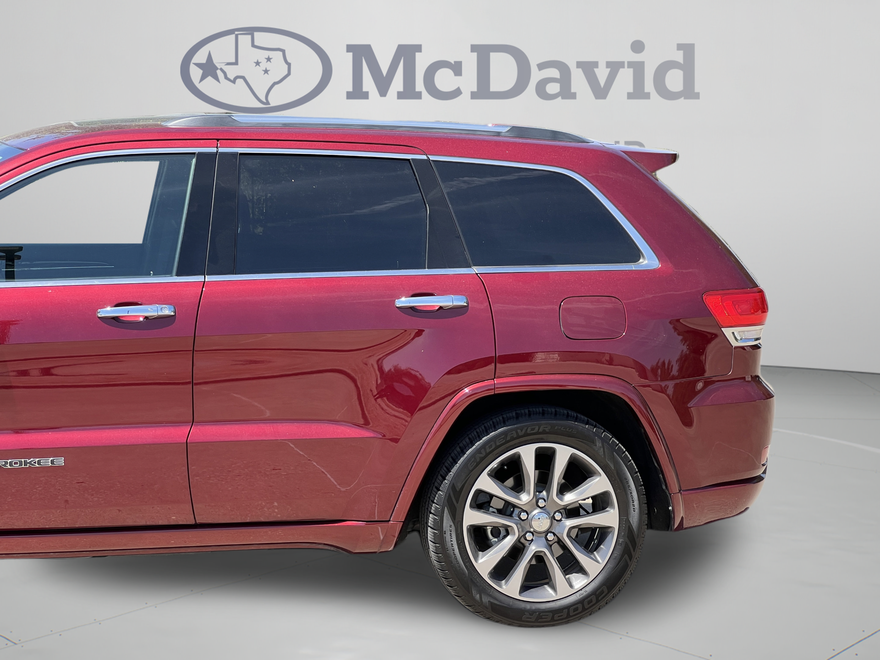 Used 2018 Jeep Grand Cherokee Overland AWD/4WD image 31