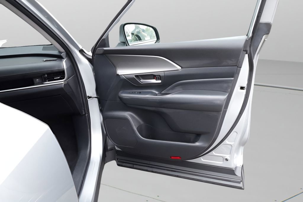 Certified 2025 Toyota Grand Highlander AWD image 16