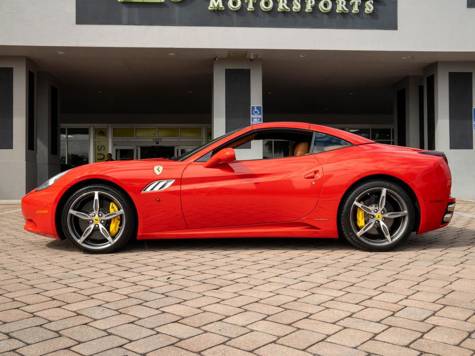 Used 2014 Ferrari California image 20