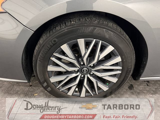 Used 2025 Nissan Altima 2.5 SV FWD image 21