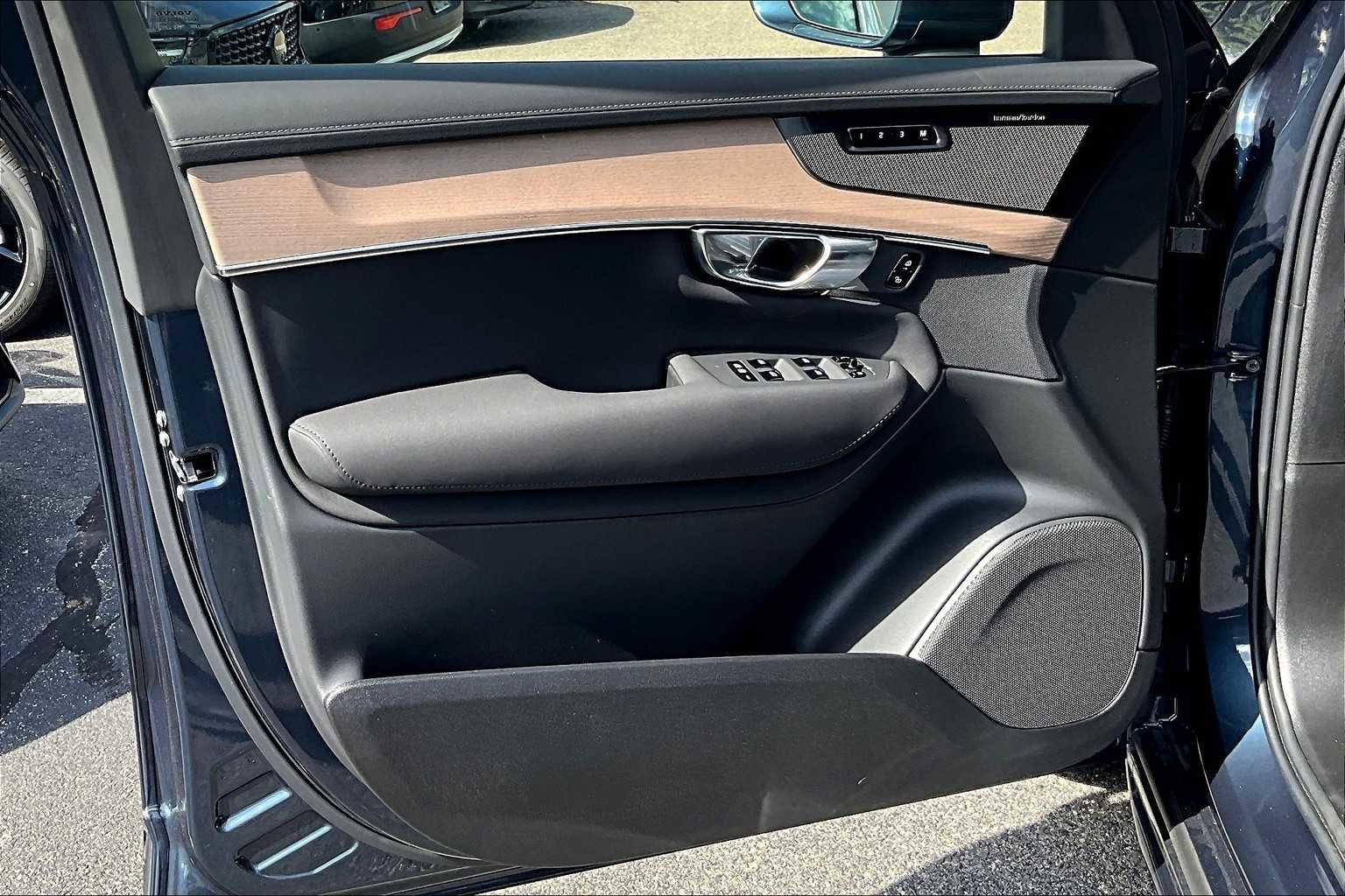 New 2026 Volvo XC90 B5 Plus w/ Protection Package Premier image 11