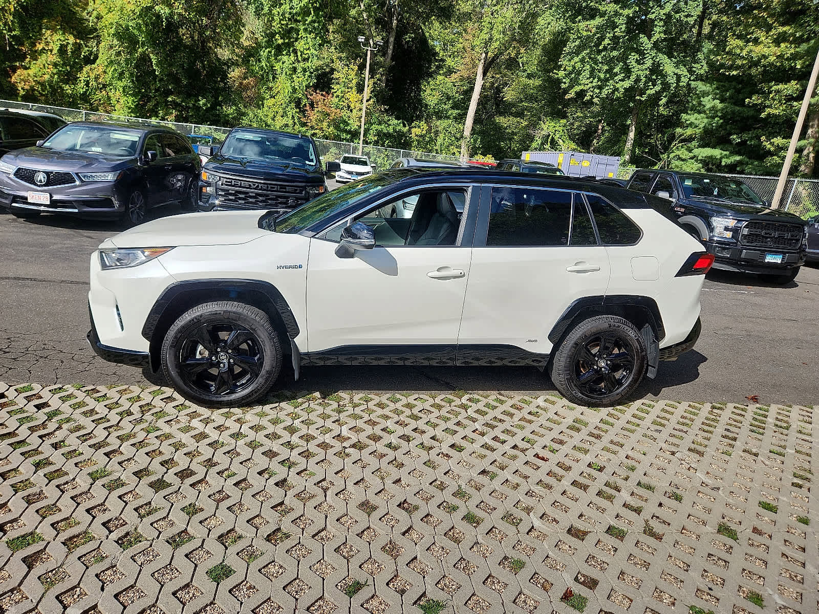 Used 2019 Toyota RAV4 XSE image 8