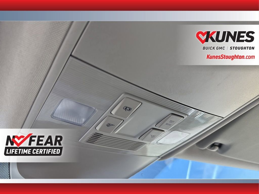 Used 2025 Volkswagen Taos SE AWD/4WD image 33