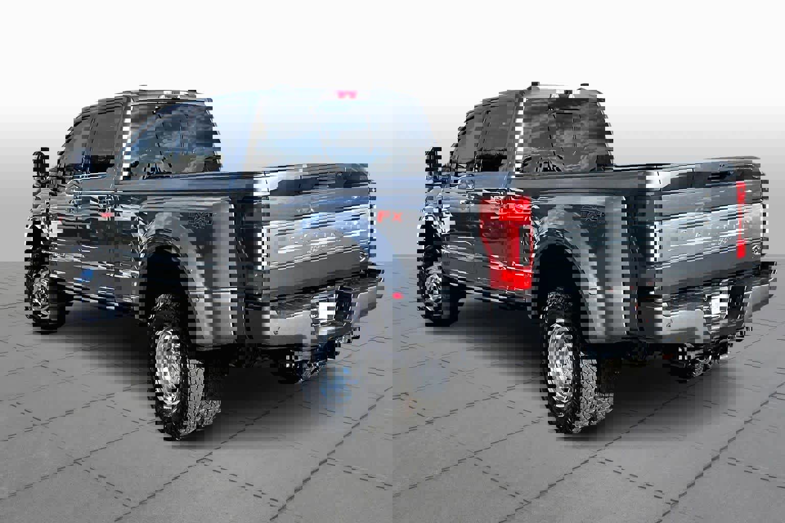 Used 2022 Ford F350 Platinum w/ FX4 Off-Road Package image 11