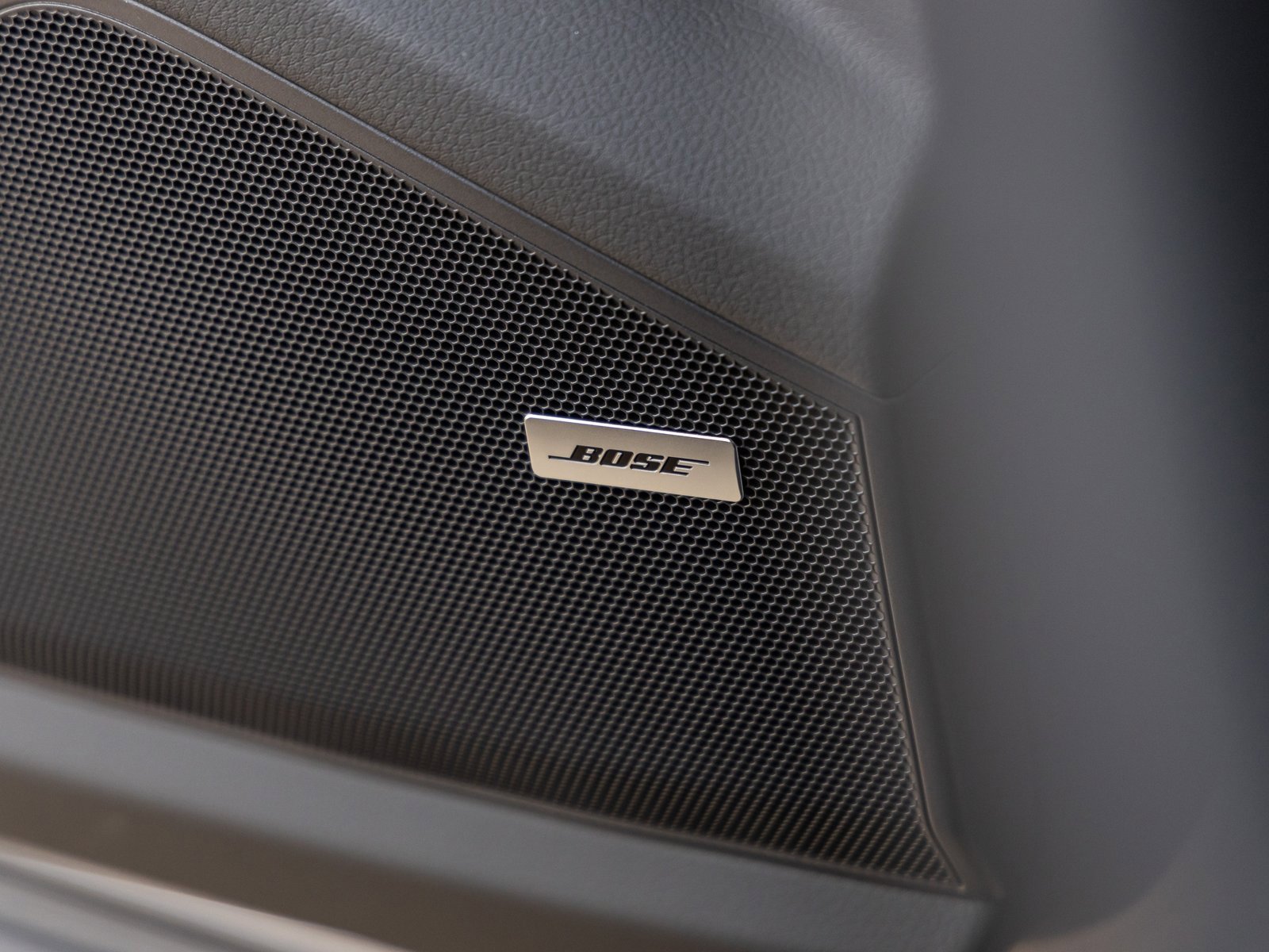 Certified 2025 Porsche Cayenne Coupe image 24