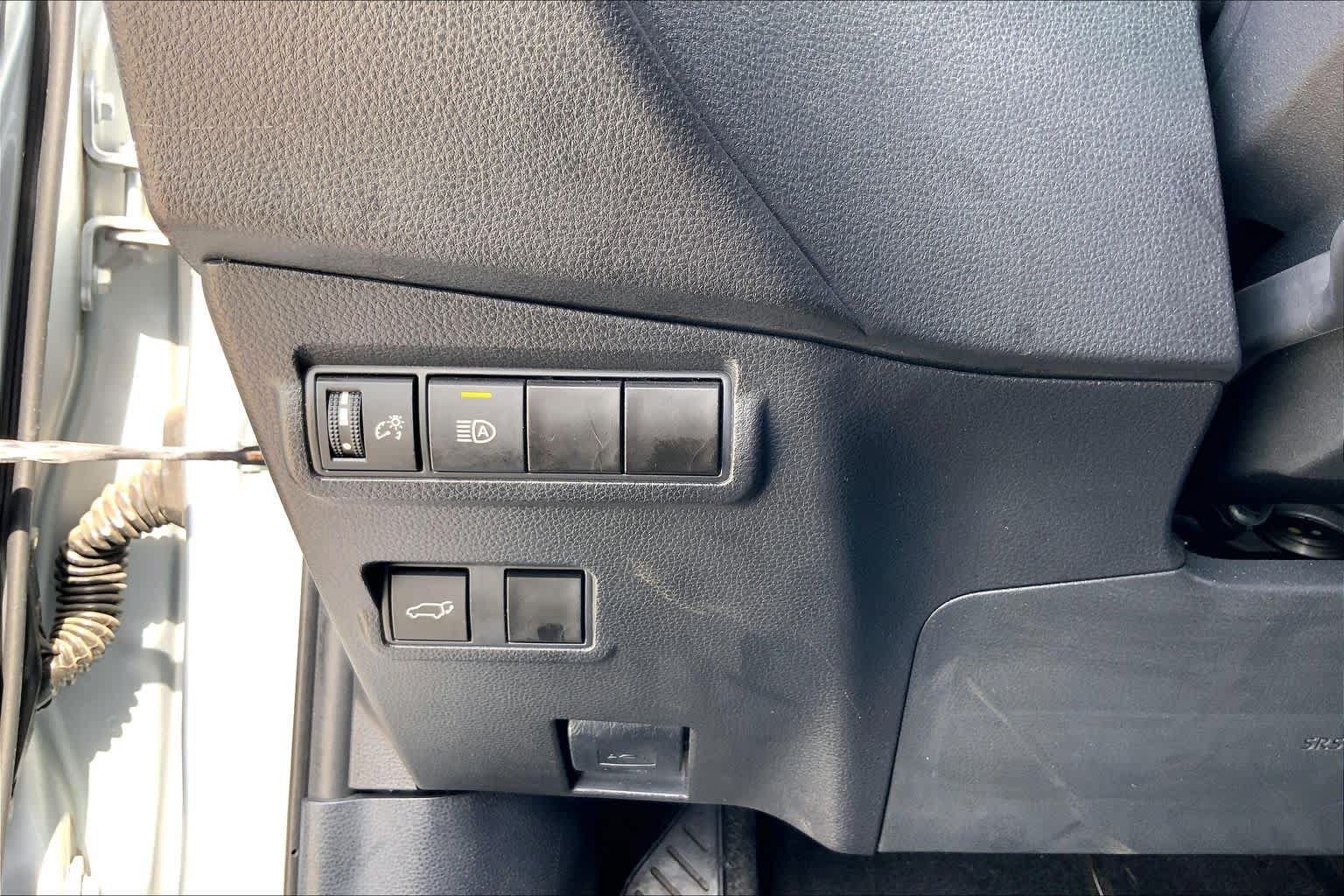 Certified 2023 Toyota Corolla Cross XLE w/ Convenience Package FWD image 33