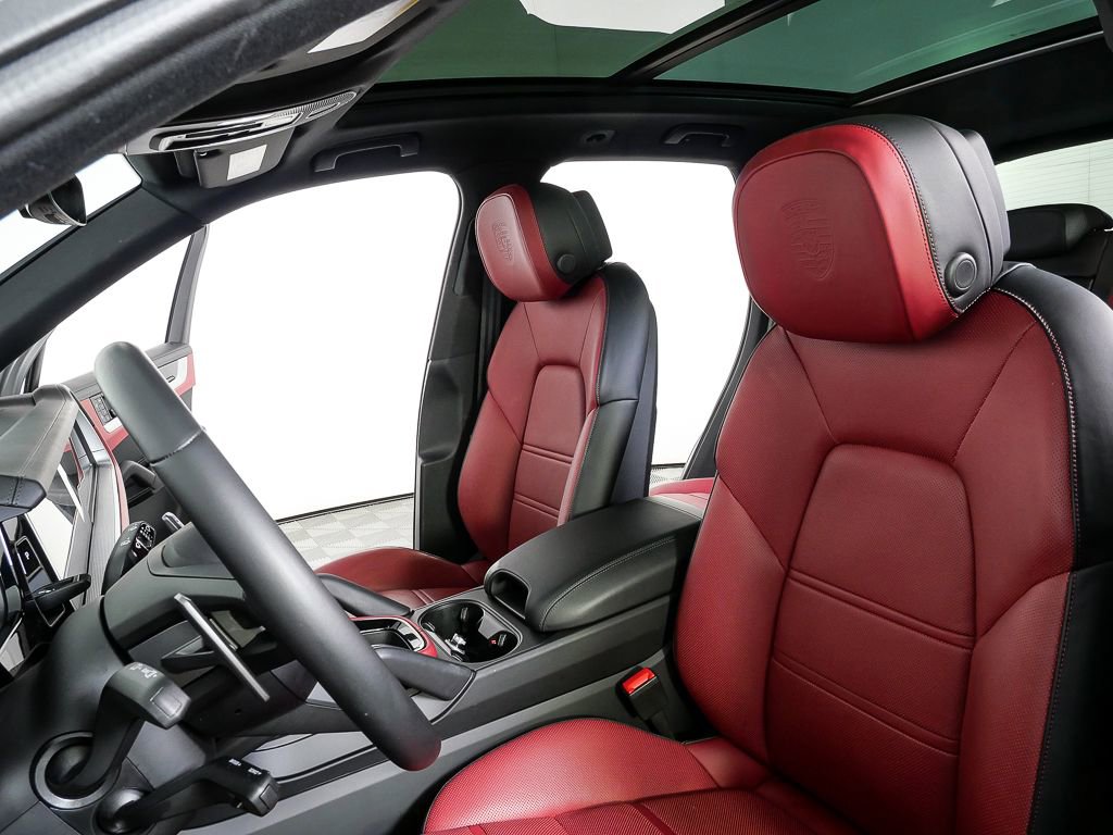 Certified 2024 Porsche Cayenne AWD/4WD image 5