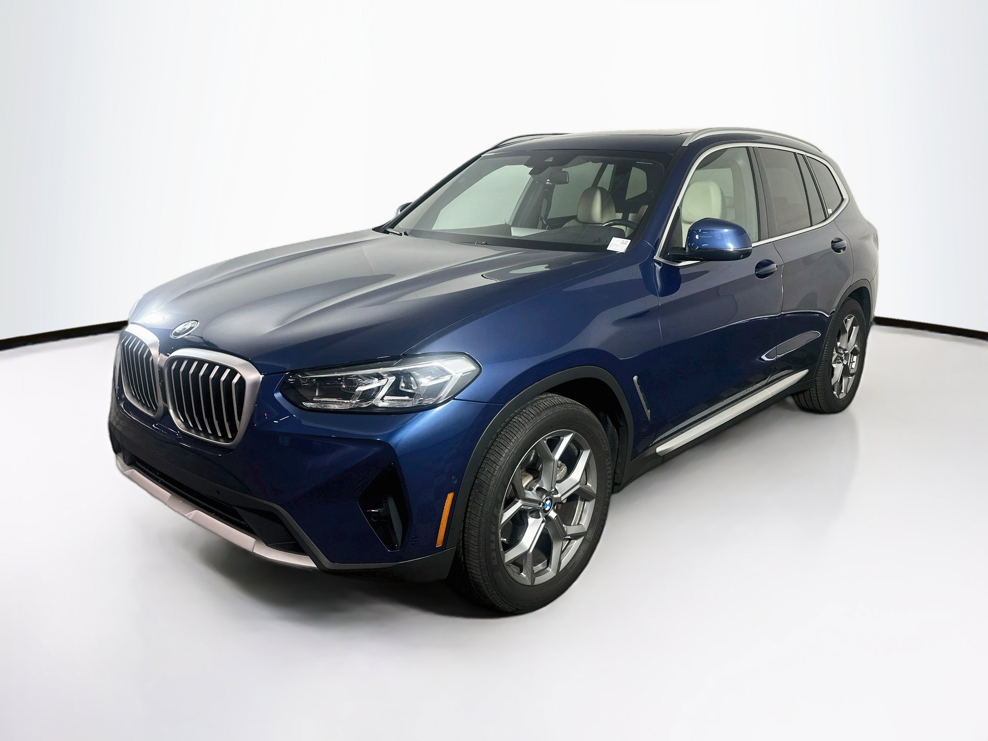 Used 2024 BMW X3 sDrive30i w/ Convenience Package RWD image 3