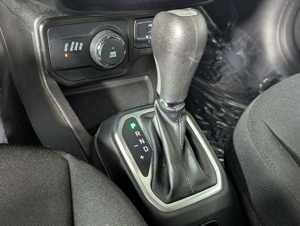 Used 2023 Jeep Renegade Latitude image 23