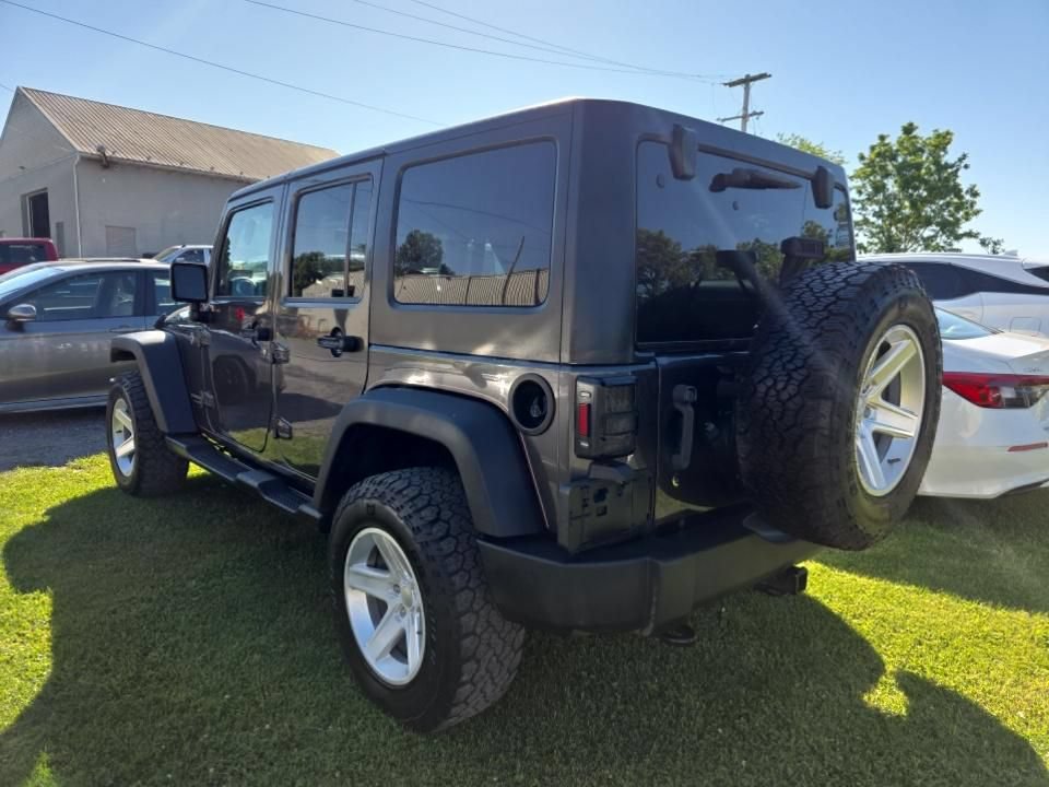 Used 2018 Jeep Wrangler Unlimited Rubicon w/ Connectivity Group AWD/4WD image 7