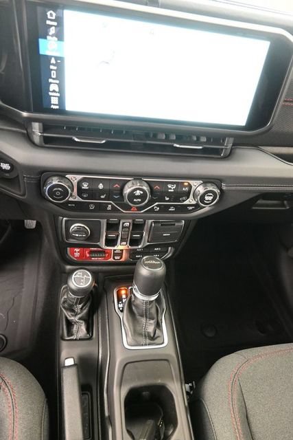 New 2025 Jeep Gladiator Rubicon w/ Safety Group AWD/4WD image 36