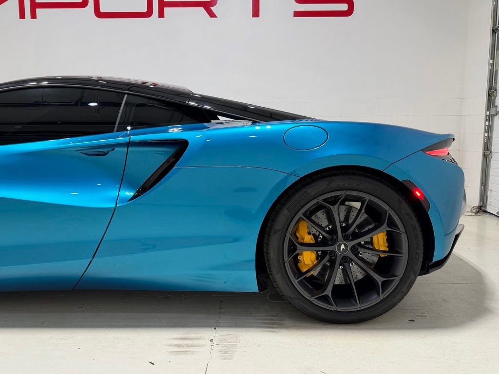 Used 2023 McLaren Artura image 9