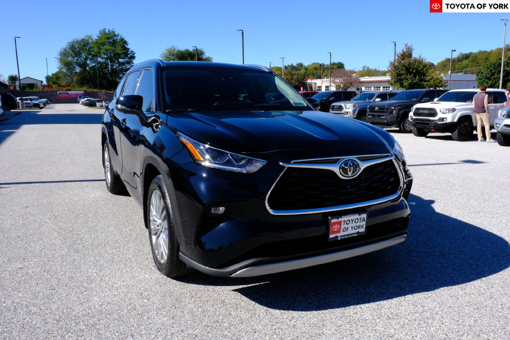 New 2026 Toyota Highlander Platinum AWD/4WD image 1