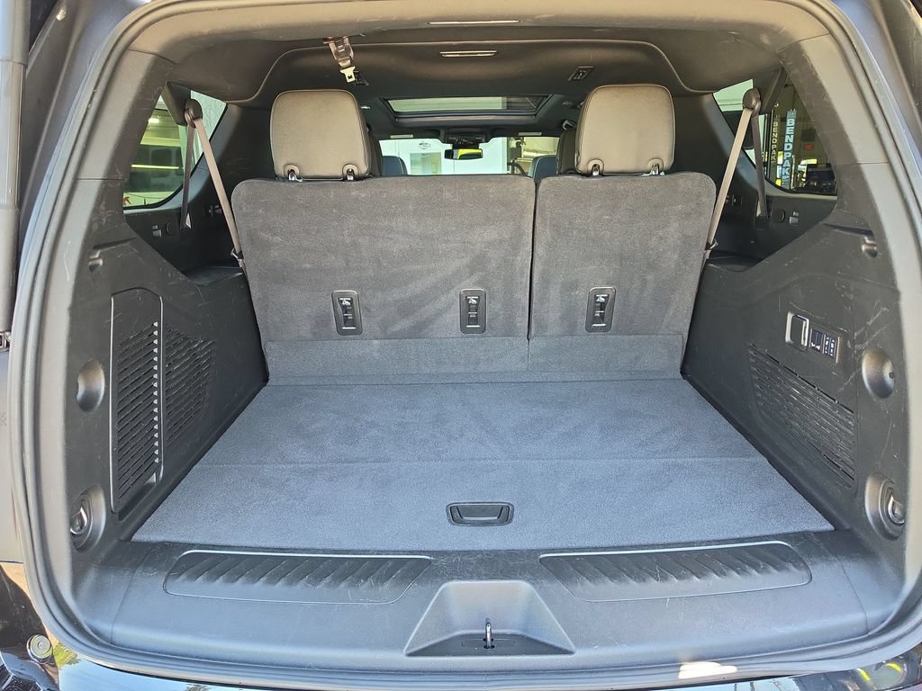 Certified 2024 GMC Yukon XL SLT w/ SLT Luxury Package AWD/4WD image 31