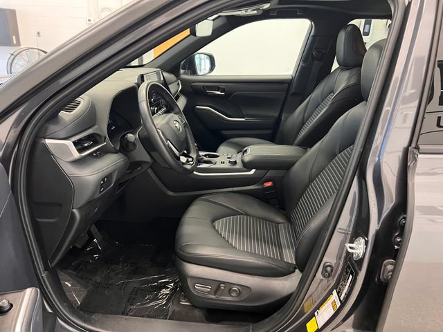 Used 2025 Toyota Highlander XSE AWD/4WD image 18
