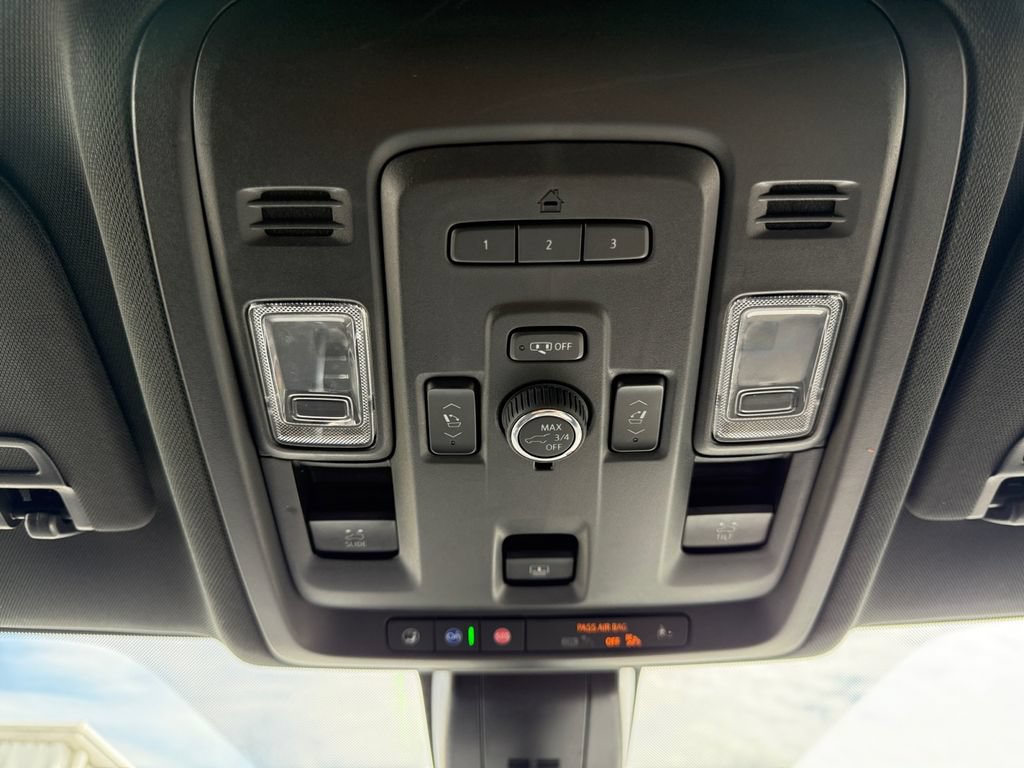 Used 2022 Chevrolet Tahoe High Country w/ Premium Package 2 AWD/4WD image 20