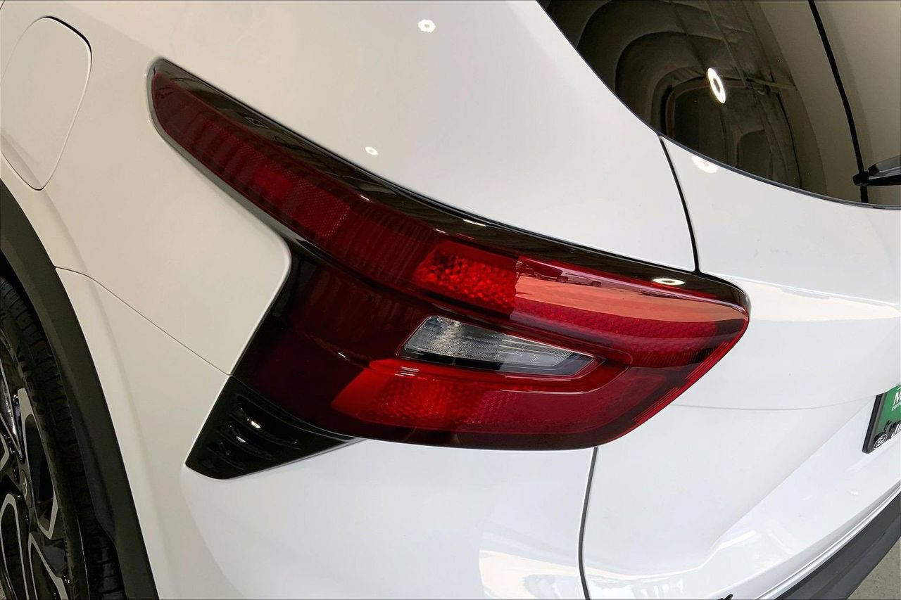 Used 2024 Chevrolet Trax RS w/ Driver Confidence Package FWD image 29