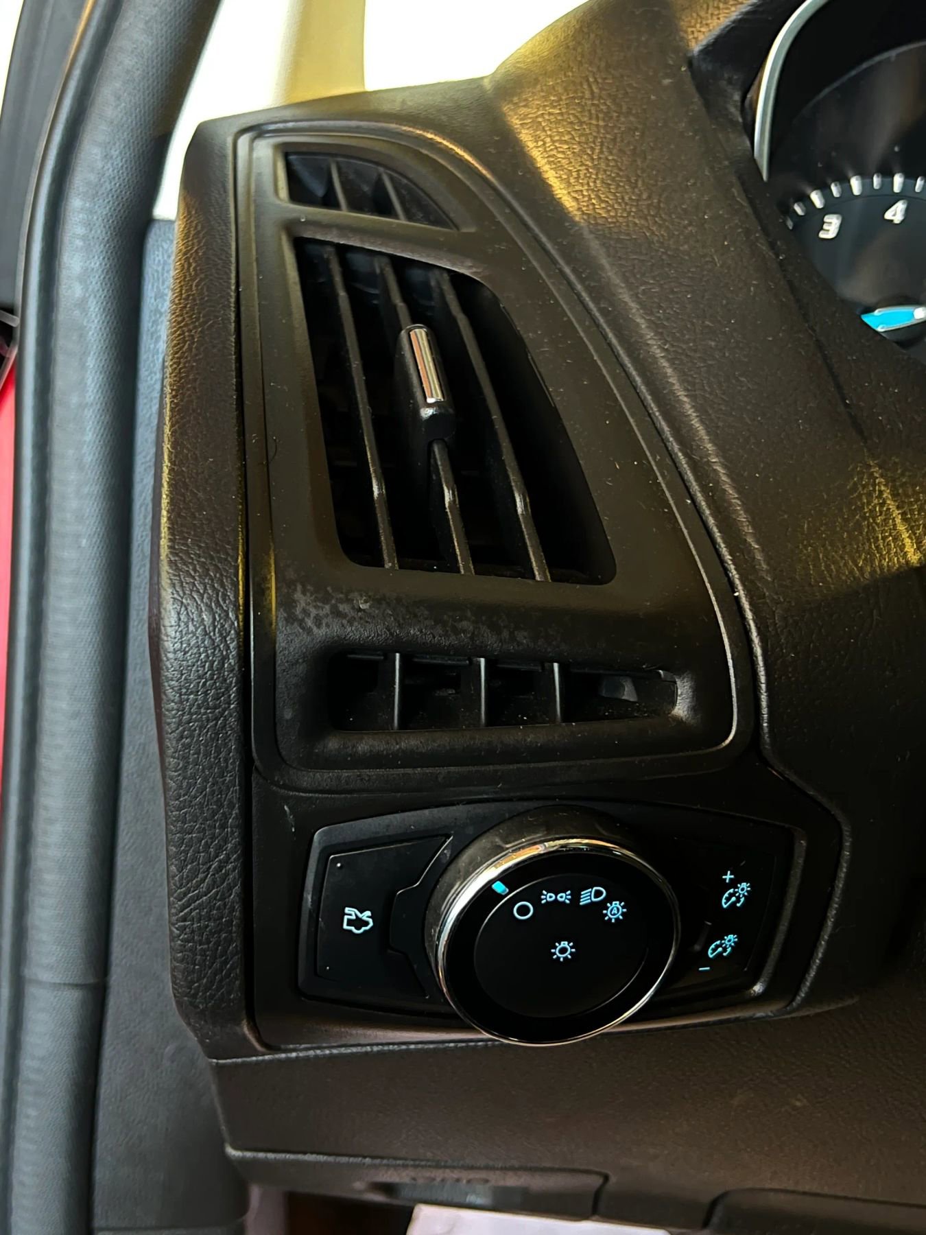 Used 2014 Ford Focus SE w/ SE Winter Package image 16