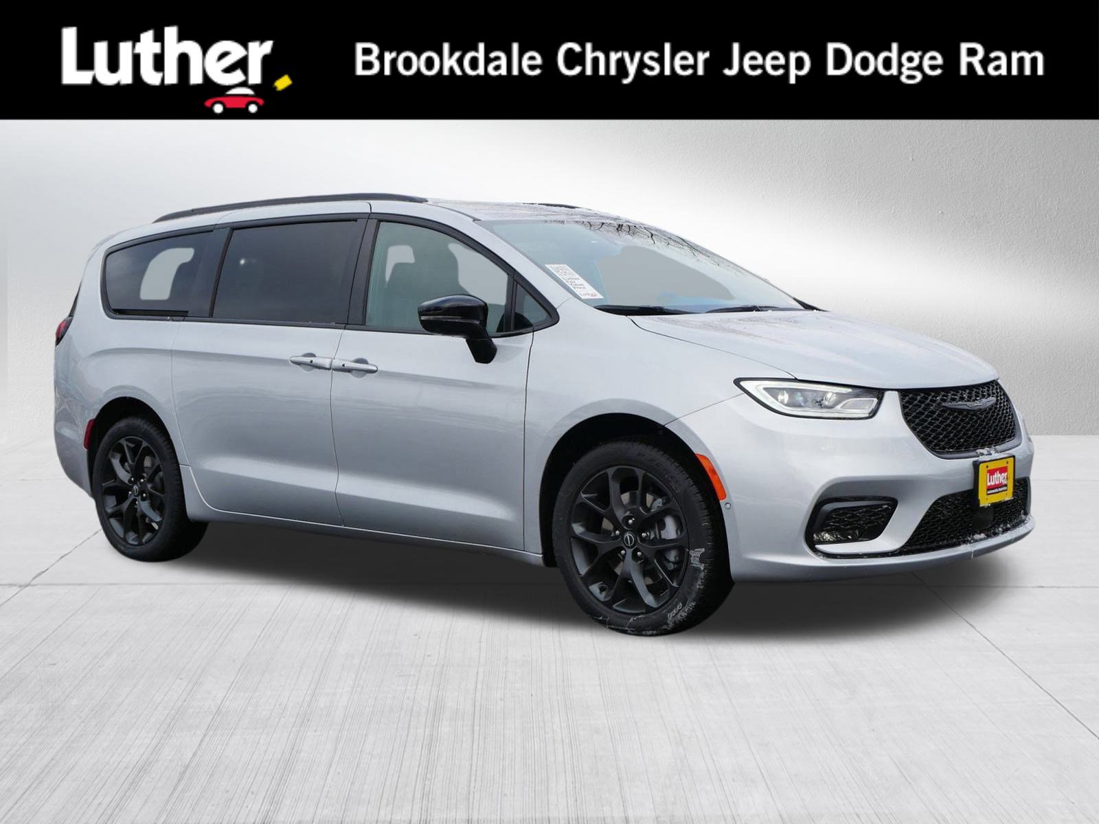 New 2026 Chrysler Pacifica Select image 1