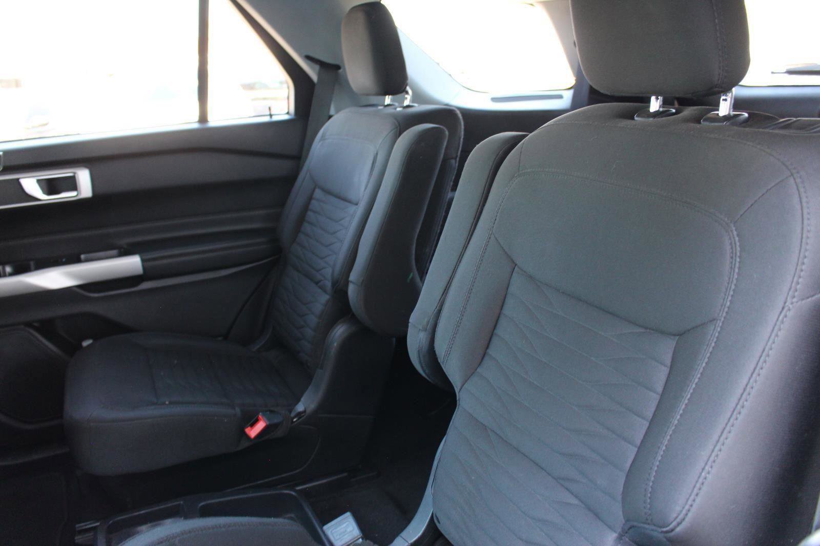 Used 2021 Ford Explorer XLT image 32