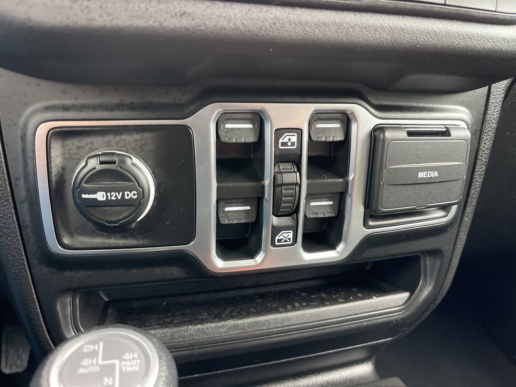 Certified 2025 Jeep Wrangler Unlimited Sahara w/ Safety Group image 13