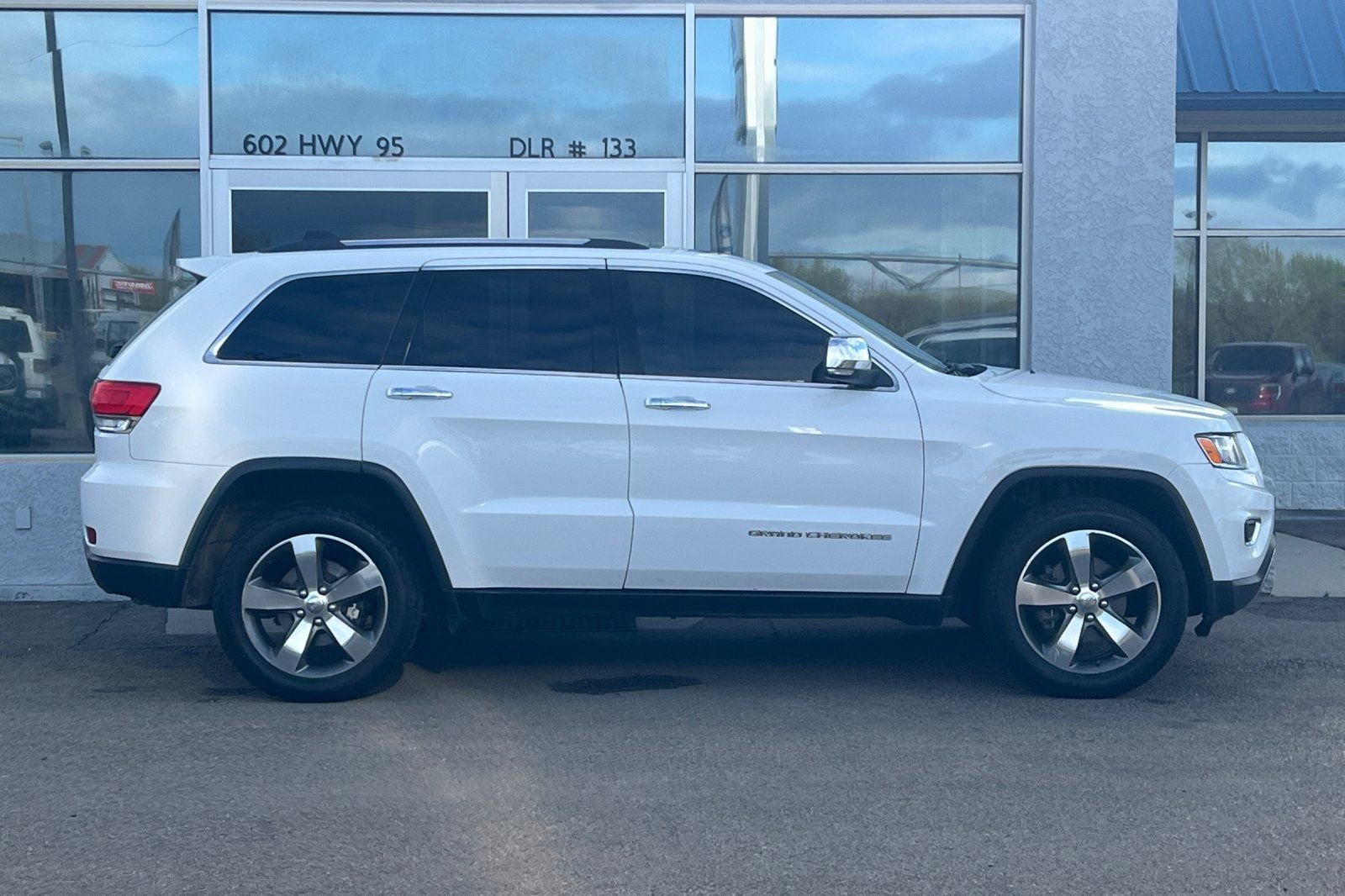 Used 2015 Jeep Grand Cherokee Limited w/ Trailer Tow Group IV image 3