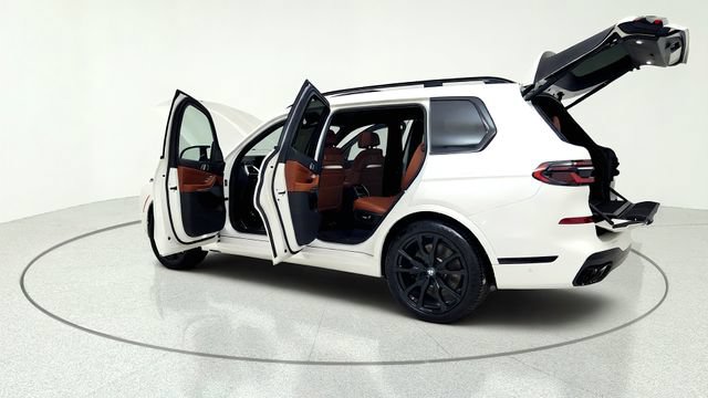 Used 2023 BMW X7 M60i AWD/4WD image 16