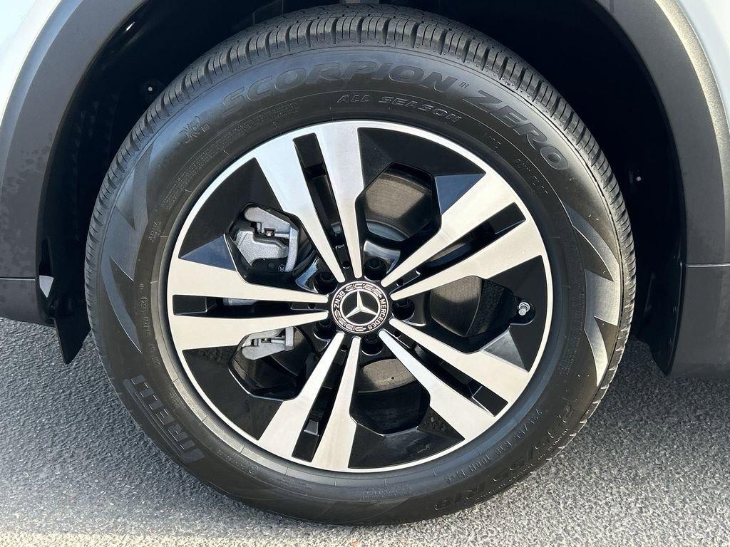 Used 2025 Mercedes-Benz GLB 250 4MATIC image 32