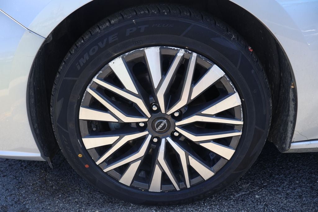 Used 2024 Nissan Altima 2.5 SV FWD image 9