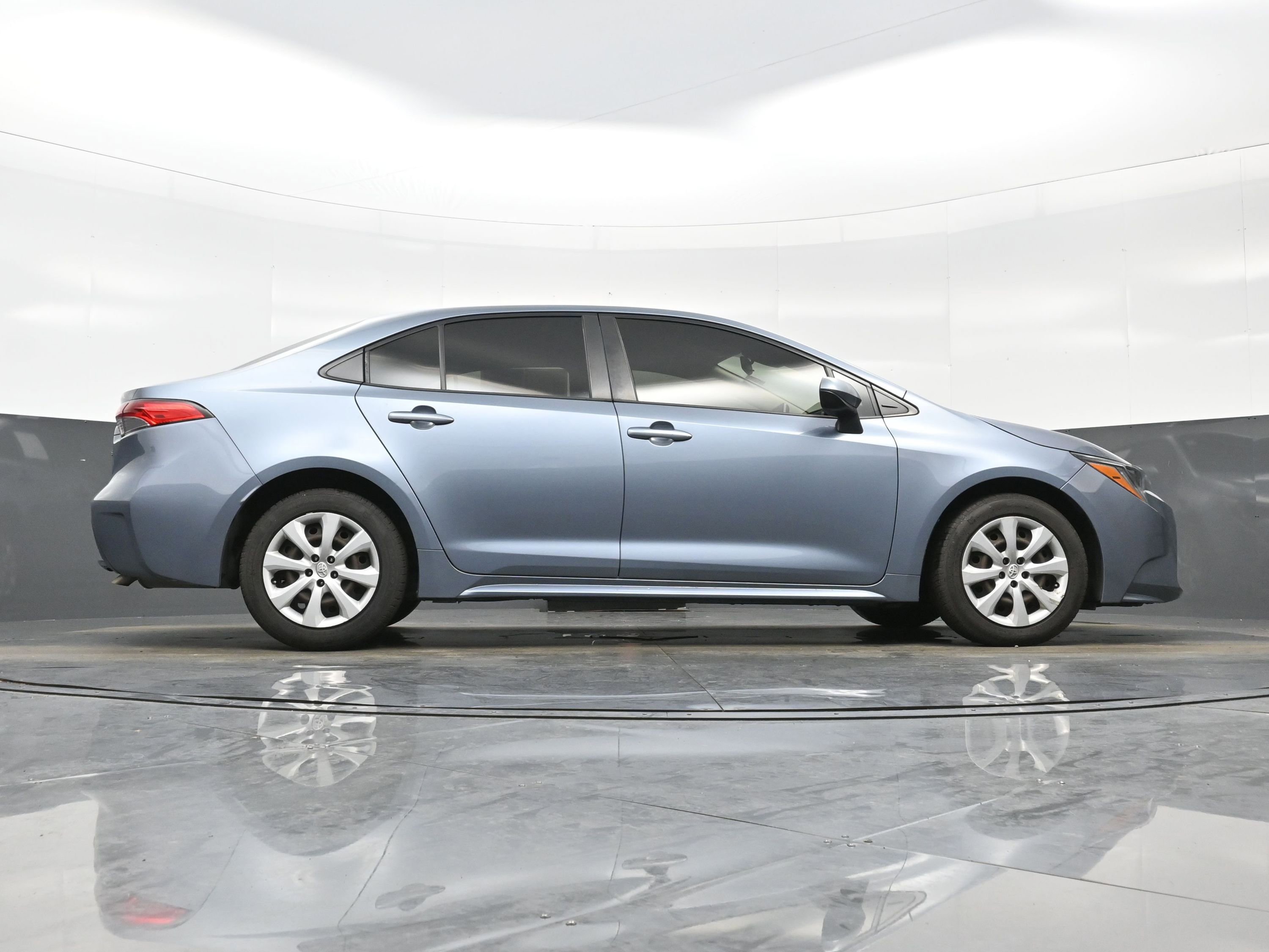 Used 2020 Toyota Corolla LE image 30