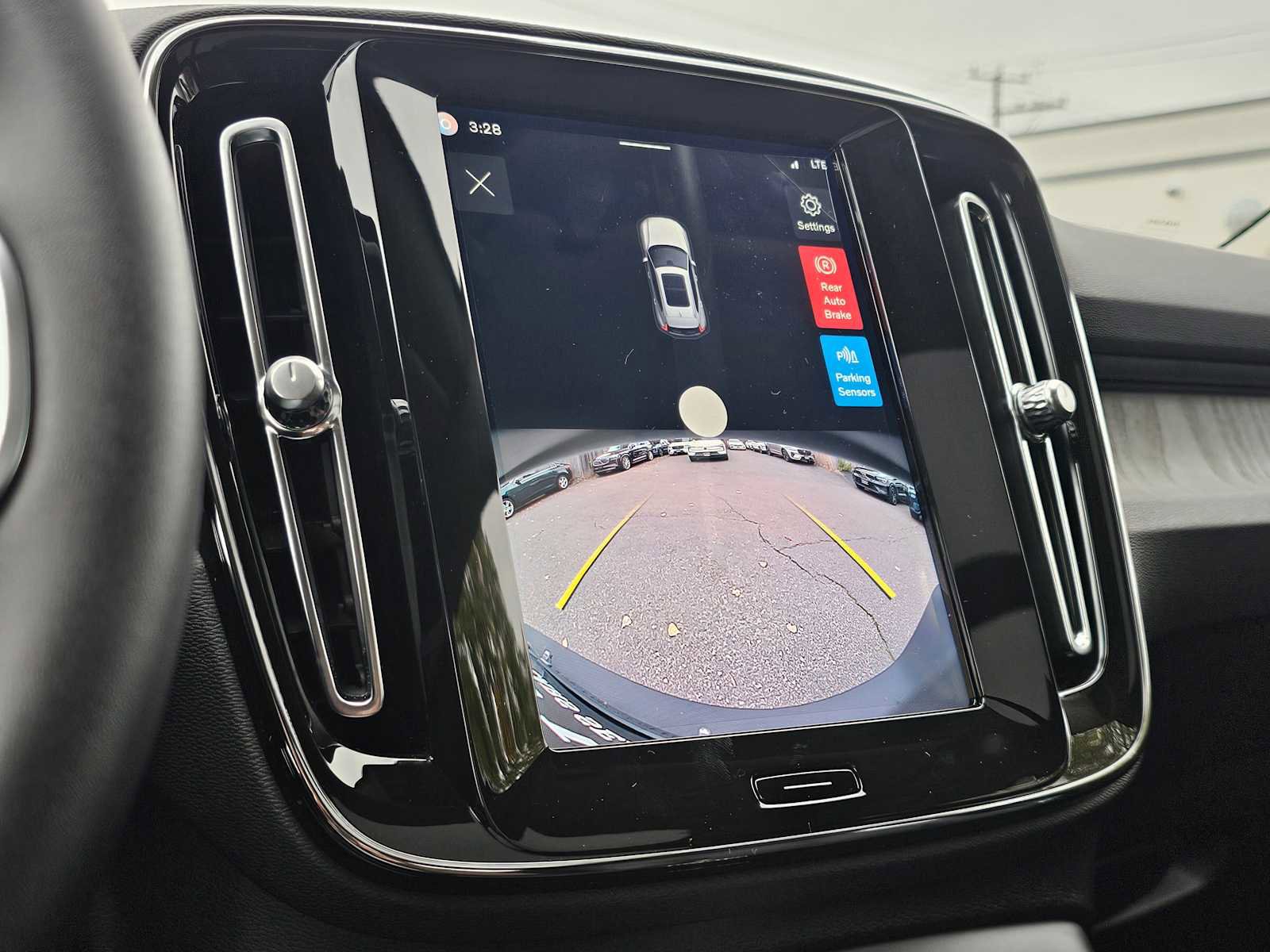 New 2026 Volvo XC40 B5 Core w/ Climate Package image 23