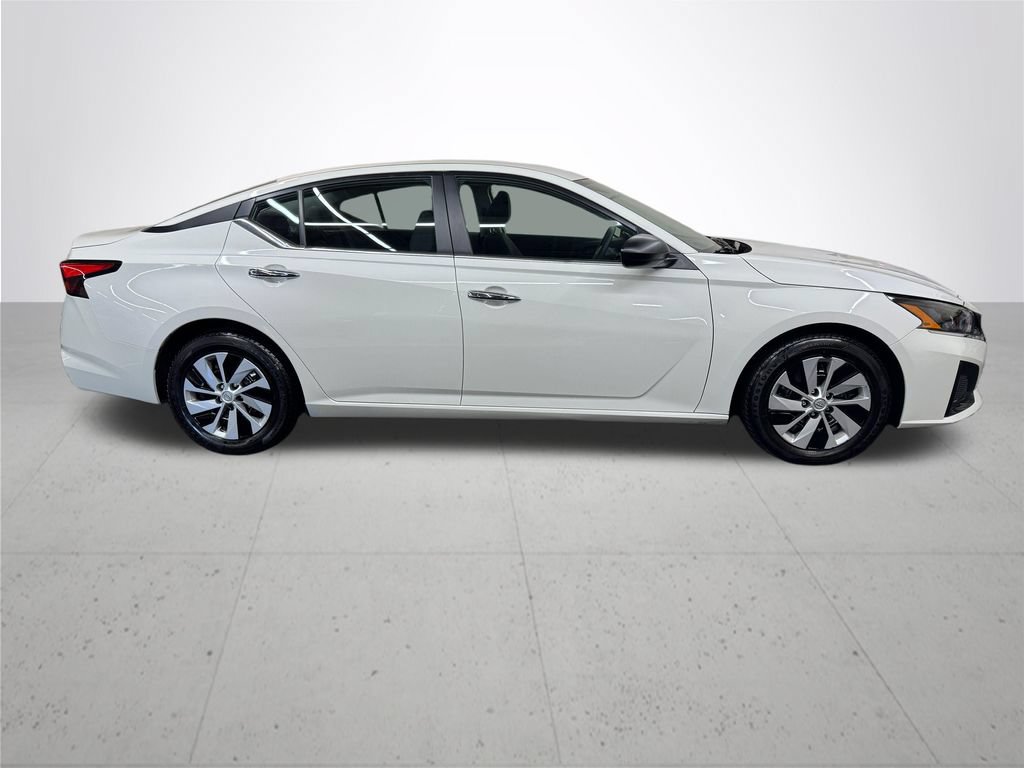 Used 2024 Nissan Altima 2.5 S FWD image 8
