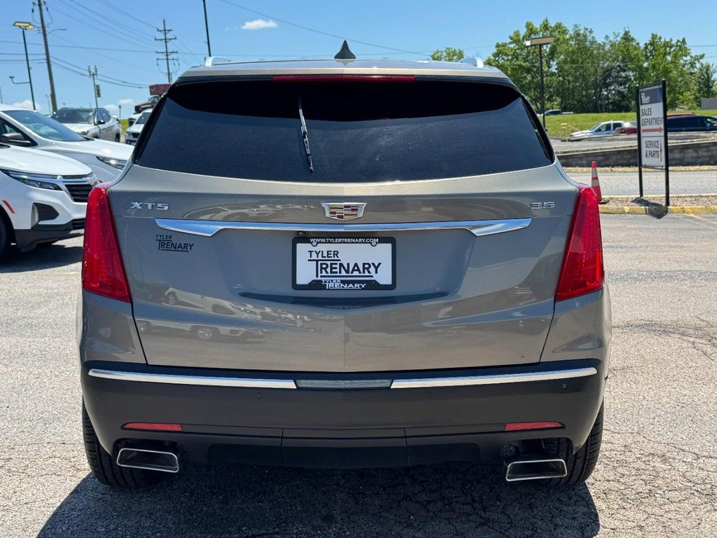 Used 2018 Cadillac XT5 Luxury w/ Driver Awareness Package FWD image 5