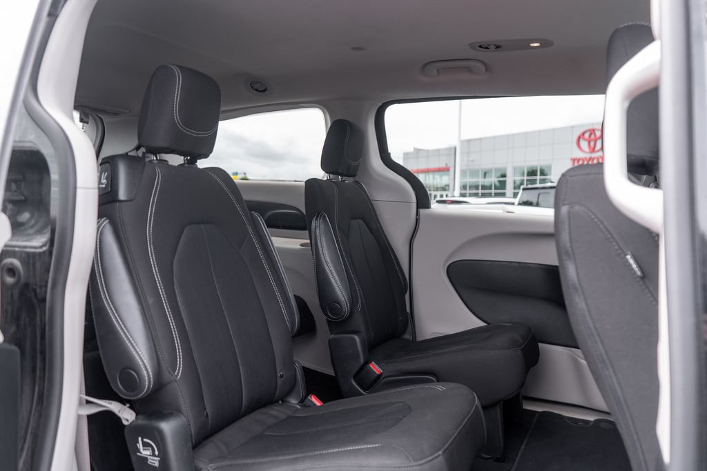 Used 2023 Chrysler Voyager LX FWD image 14