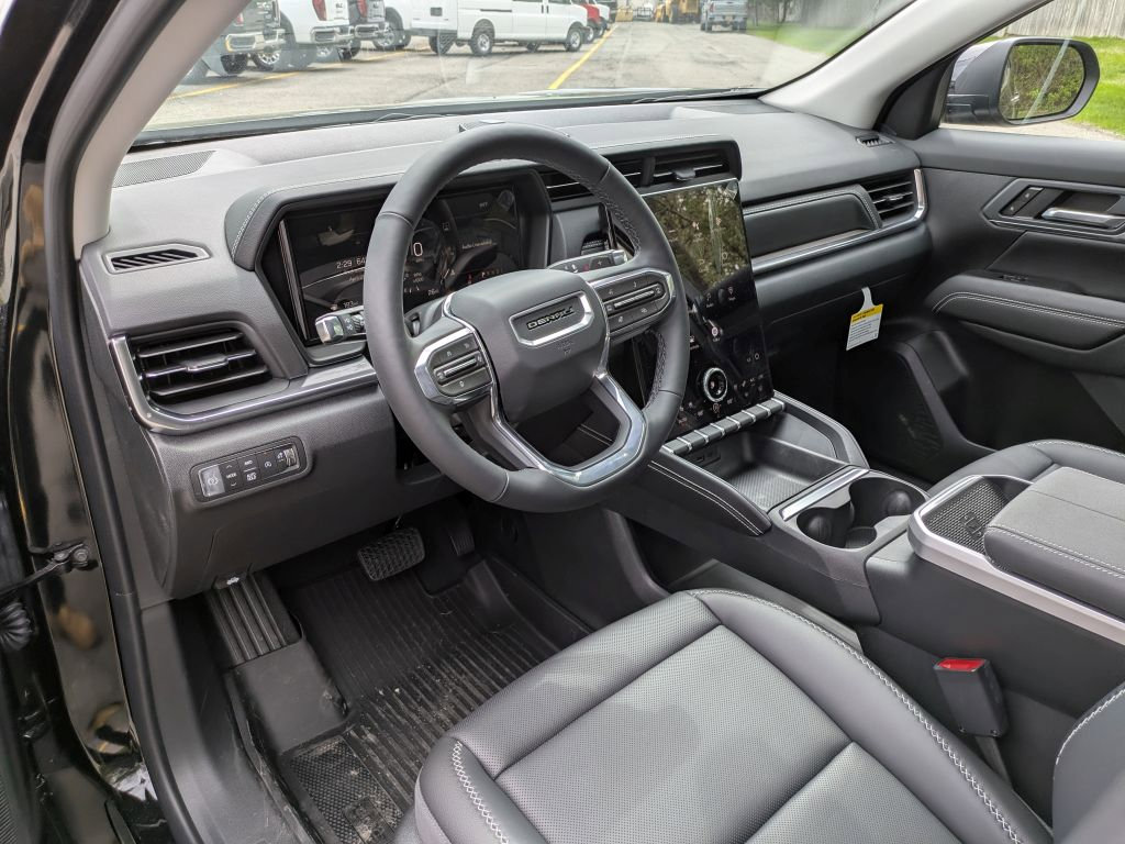 New 2026 GMC Terrain Denali w/ LPO, Black Badging Package AWD/4WD image 11
