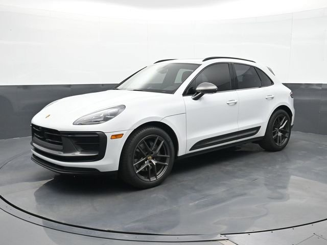 Certified 2023 Porsche Macan Turbo image 1
